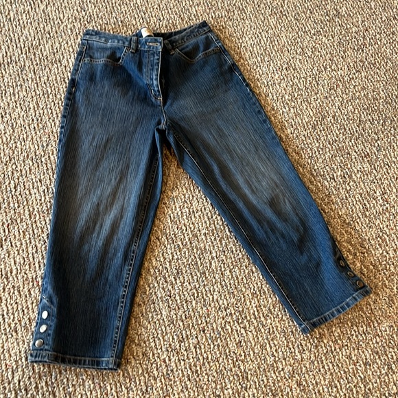 Talbots Denim’ Capri with side placket and buttons - Picture 6 of 7